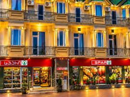 Emilia Hotel Batumi Old Town，位于巴统的酒店