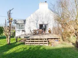Cozy holiday home near the sea