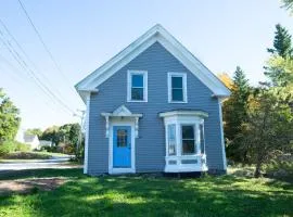 2-Bedroom renovated home on the way to Acadia