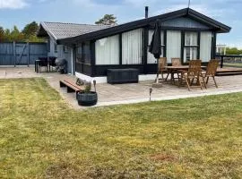 Beautiful Home In Hadsund With Wifi