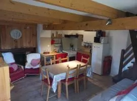 Charmant chalet Guzet avec cheminée, option draps - Les 4 Chouettes