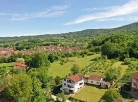 Bella holiday home! A piece of countryside, nature but close to center of Banja Luka ! Garage ! 4 bedrooms