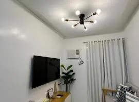 2 Bedroom Condo with pool, gym, near airport