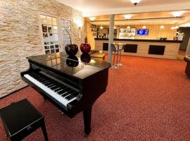 Logis Hotel Altina，位于厄尔河畔帕西的酒店