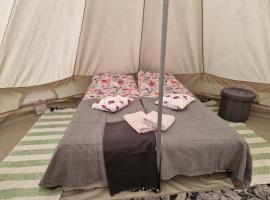 Sunset Glamping - luksustelttamajoitus PowerParkin lähellä，位于Voltti的酒店