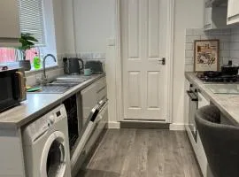 Central Kettering Apartment by SJP Ideal for up to 3 Guests