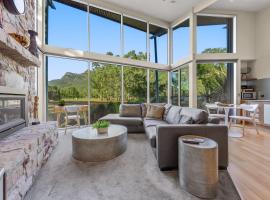 Ironstone Romantic Couples Retreat，位于霍尔斯加普的酒店