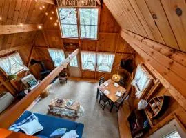Hikers Cabin with fireplace 10 minutes to Acadia 1 dog