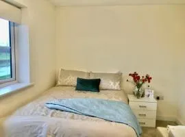 Deluxe Double Bedroom in Wokingham