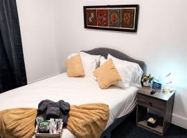 Bachi - Private Room 2 with Parking, Desk & Fast WiFi near Yale, Quinnipiac, SCSU & Hospitals，位于哈姆登的酒店