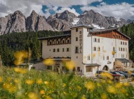 B&B Hotel Passo Tre Croci Cortina，位于科尔蒂纳丹佩佐的酒店