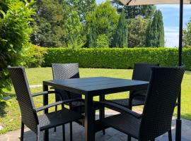 Appartamento con giardino vicino Como e Milano，位于Guanzate的酒店