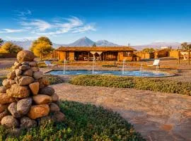 MAKTVB LODGE con vista al Volcán Licancabur y Piscina Natural en San Pedro de Atacama
