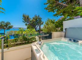 House Petra on the beach-sea，位于策萨利卡的酒店