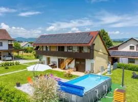 Merry's House w/ Pool, Sauna & Jacuzzi - Happy Rentals