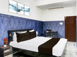 Hotel O Kukatpally S Palace，位于Madhapur的酒店
