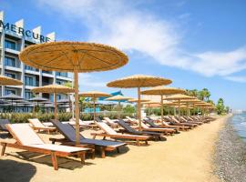 Mercure Larnaca Beach Resort，位于拉纳卡的酒店