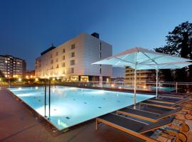 毕尔巴鄂西方酒店，位于毕尔巴鄂的带泳池的酒店