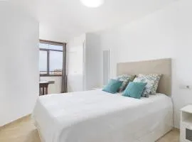 Prime Location Apartment with Seaviews