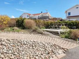 Lovely Apartment In Skärhamn With Wifi