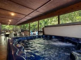 Charming Cabin with Hot Tub Near Casino & State Park in Hochatown, Oklahoma