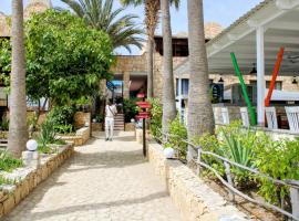 Estoril Hotel - Apartments，位于萨尔雷的酒店