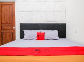 RedDoorz near RSUD Tidar Magelang，位于马格朗的酒店