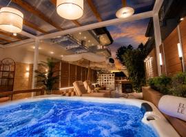 ELLE Rooms & Suites，位于帕拉利亚卡泰里尼斯的酒店