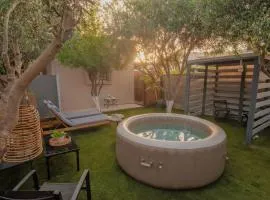 Hot Tub - 5 min to Beaches - Private Garden - Netflix