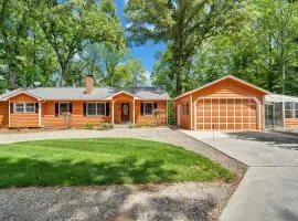 Lakefront Tranquility - Lakefront home with views, private hot tub/dock, deck, Free Wifi