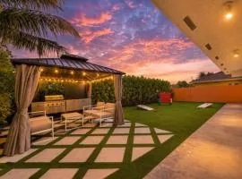 4BR Home Sleeps 14 BBQ and Outdoor Space