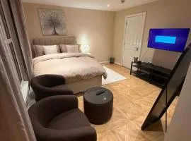 Prime King sized room with private bathroom