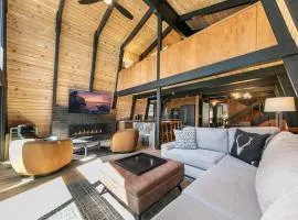 Mountain Modern by Tahoe Getaways - Remodeled 3BR w Bonus Room and Lake Views!