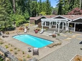 6 BR 4BA Redwood Retreat w Pool