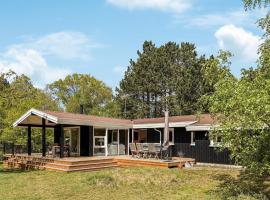 4 Bedroom Stunning Home In Rørvig，位于勒维的酒店