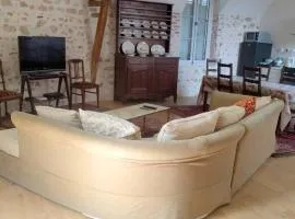 Maison médiévale 15ème siècle dans village historique d'Hérisson - FR-1-489-29