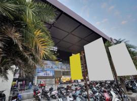 Super OYO Townhouse 639 Hotel Citadel 2，位于苏拉特的酒店