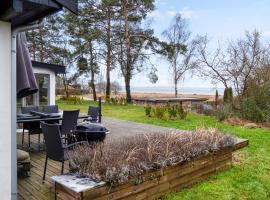 Amazing Holiday Home With View At The Water，位于比戈的酒店