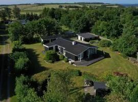 Charming Cottage With Large Fenced Garden