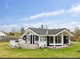 Cozy And Well-Maintained Holiday Home