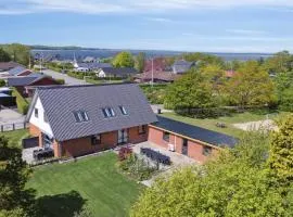 Near Beach And Golf With Multi-Purpose Room