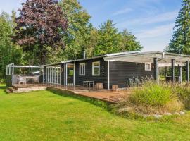 Renovated Holiday Home Near Water And Nature，位于霍伊斯莱乌的酒店