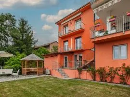 Casa Rafanelli - Monforte d'Alba, Vineyard Views, Panoramic Garden, EV Station & Bike Storage