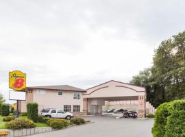 湖滨乡村速8汽车旅馆 - 温菲尔德地区，位于Winfield的酒店