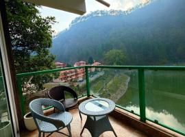 Allure Lake Front by Maars Hospitality，位于奈尼塔尔的酒店