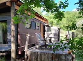 Bus vintage pour retraite en solo à Bugarach，位于Bugarach的酒店