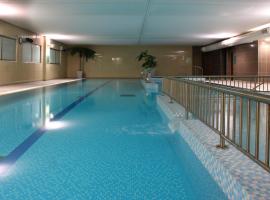 马德龙塔拉特酒店，位于塔拉特的酒店