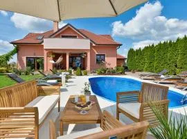 Luxury Villa Apartment - Private Jacuzzi & Sauna