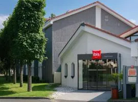 塞尔吉蓬图瓦兹乐港宜必思酒店