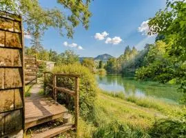 Romantic Lake Pod with shared bathroom near Gstaad